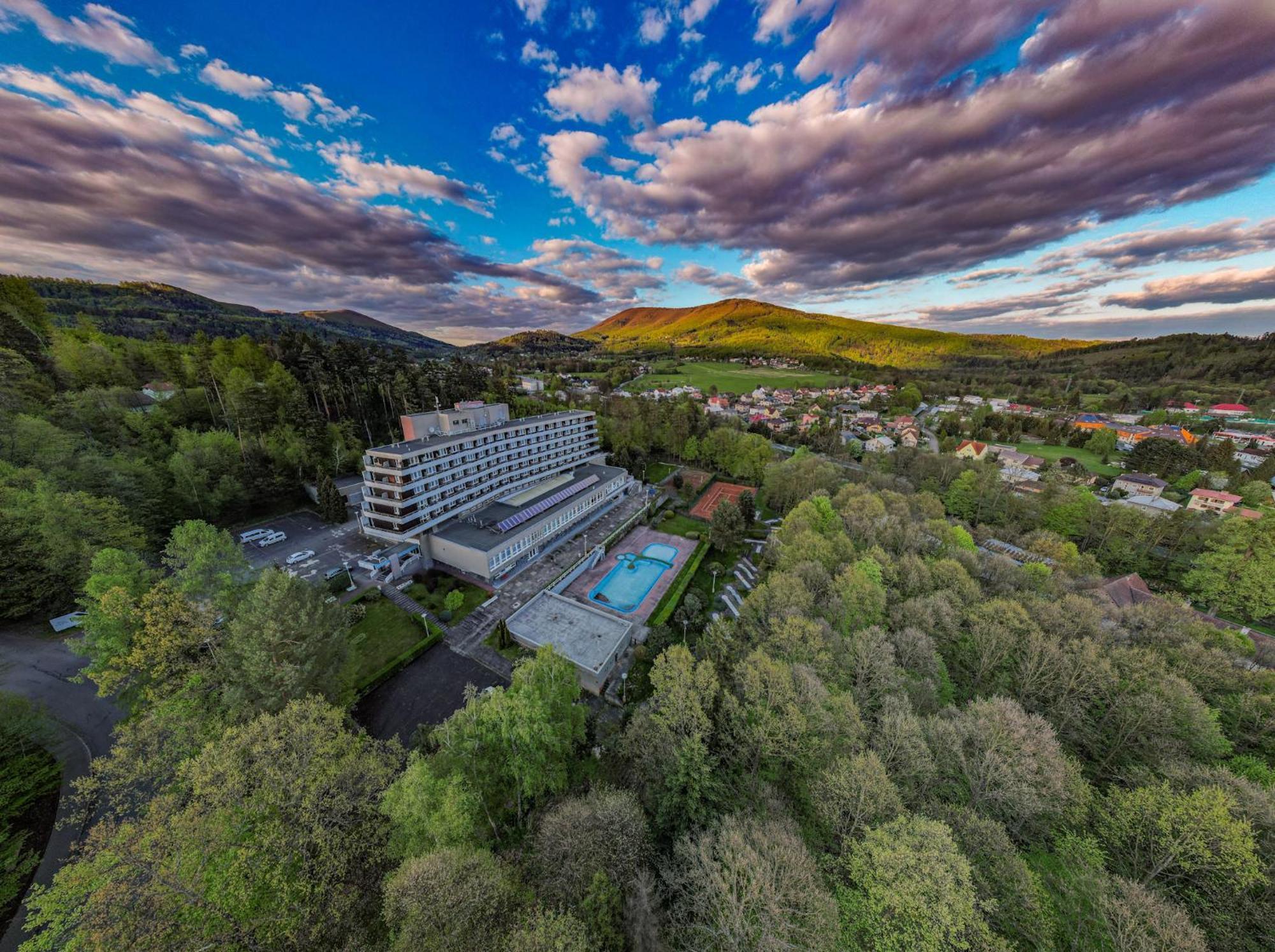 Ibis Styles Relax Roznov Pod Radhostem Hotel Exterior photo