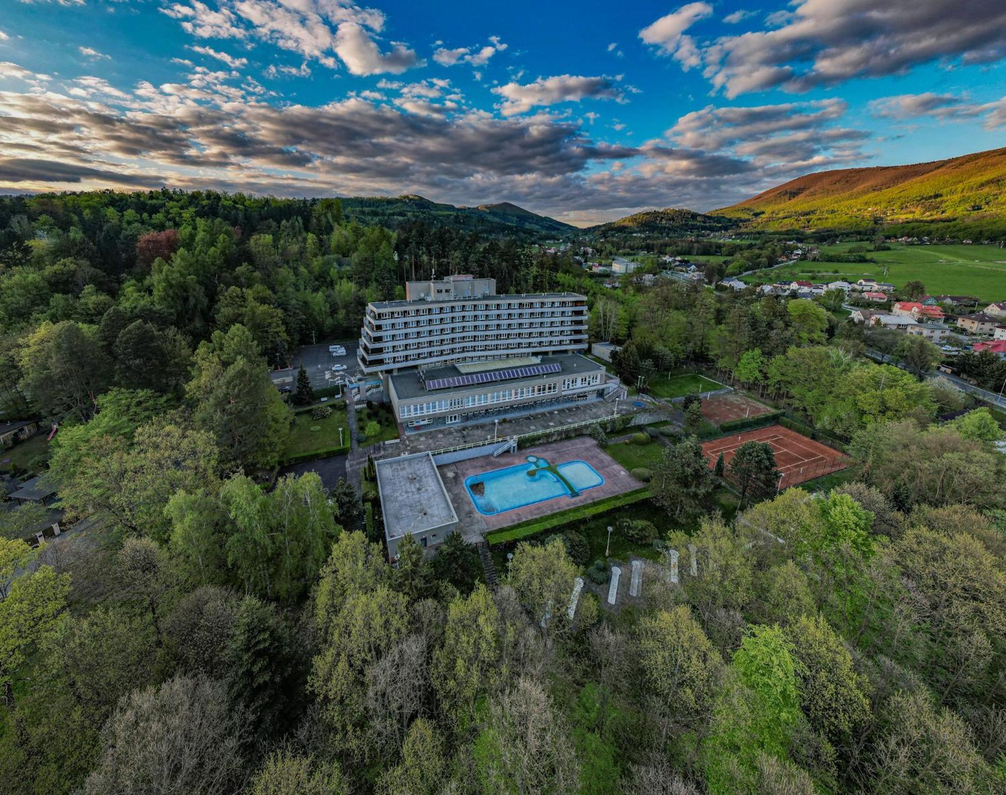 Ibis Styles Relax Roznov Pod Radhostem Hotel Exterior photo